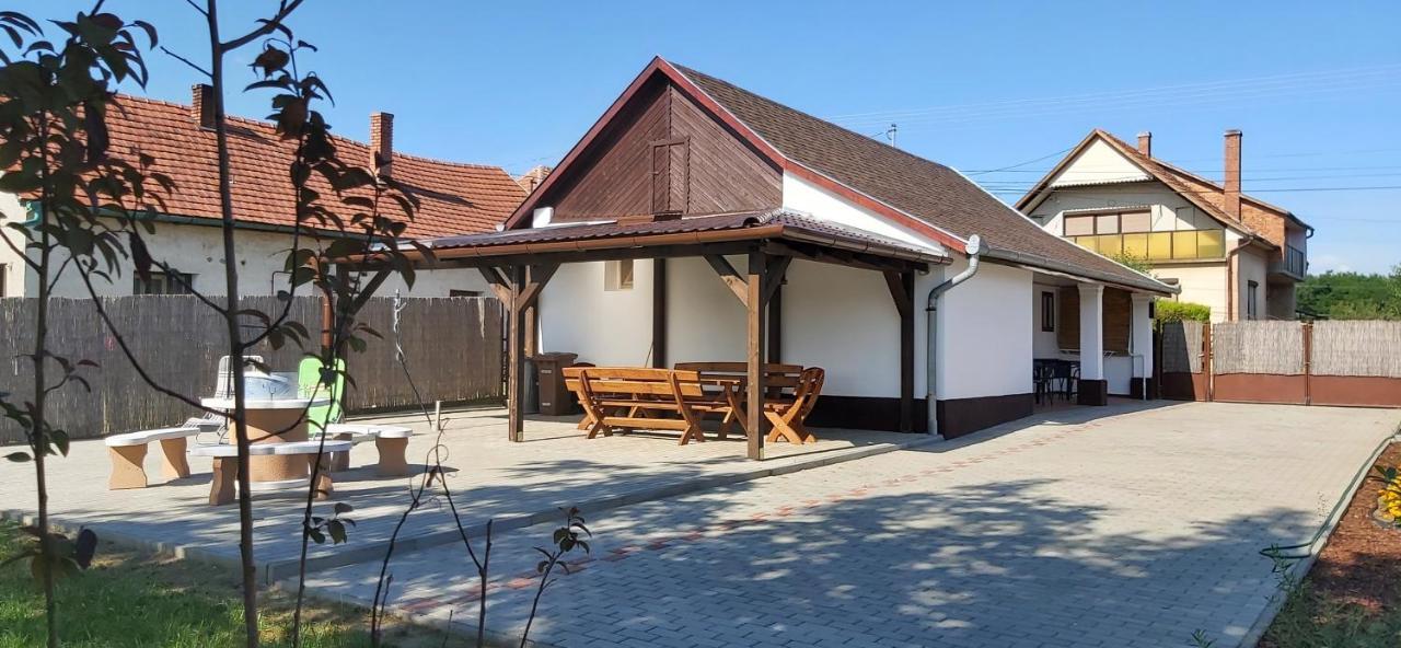 Feszty-fészek Vendégház Tiszafüred Exterior foto